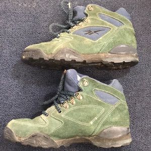 Vintage Reebok hiking sneaker size 7 green blue